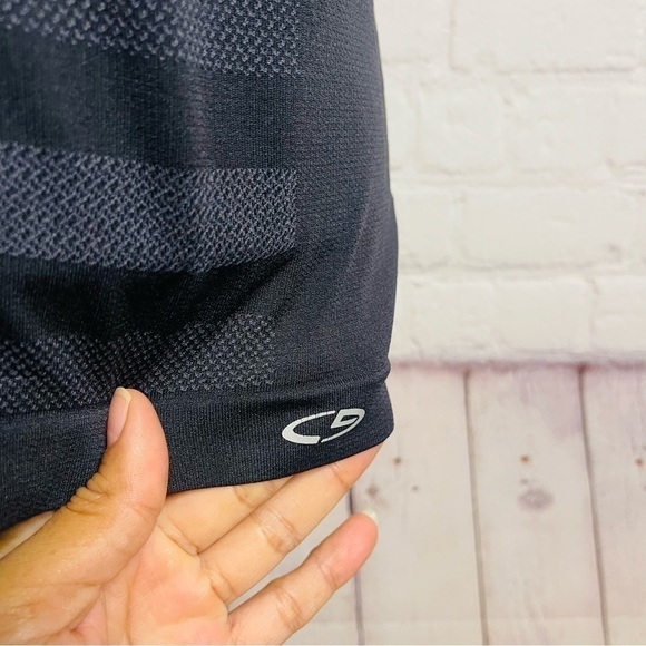 Champion Seamless Active Top - Like New - Picture 5 of 10